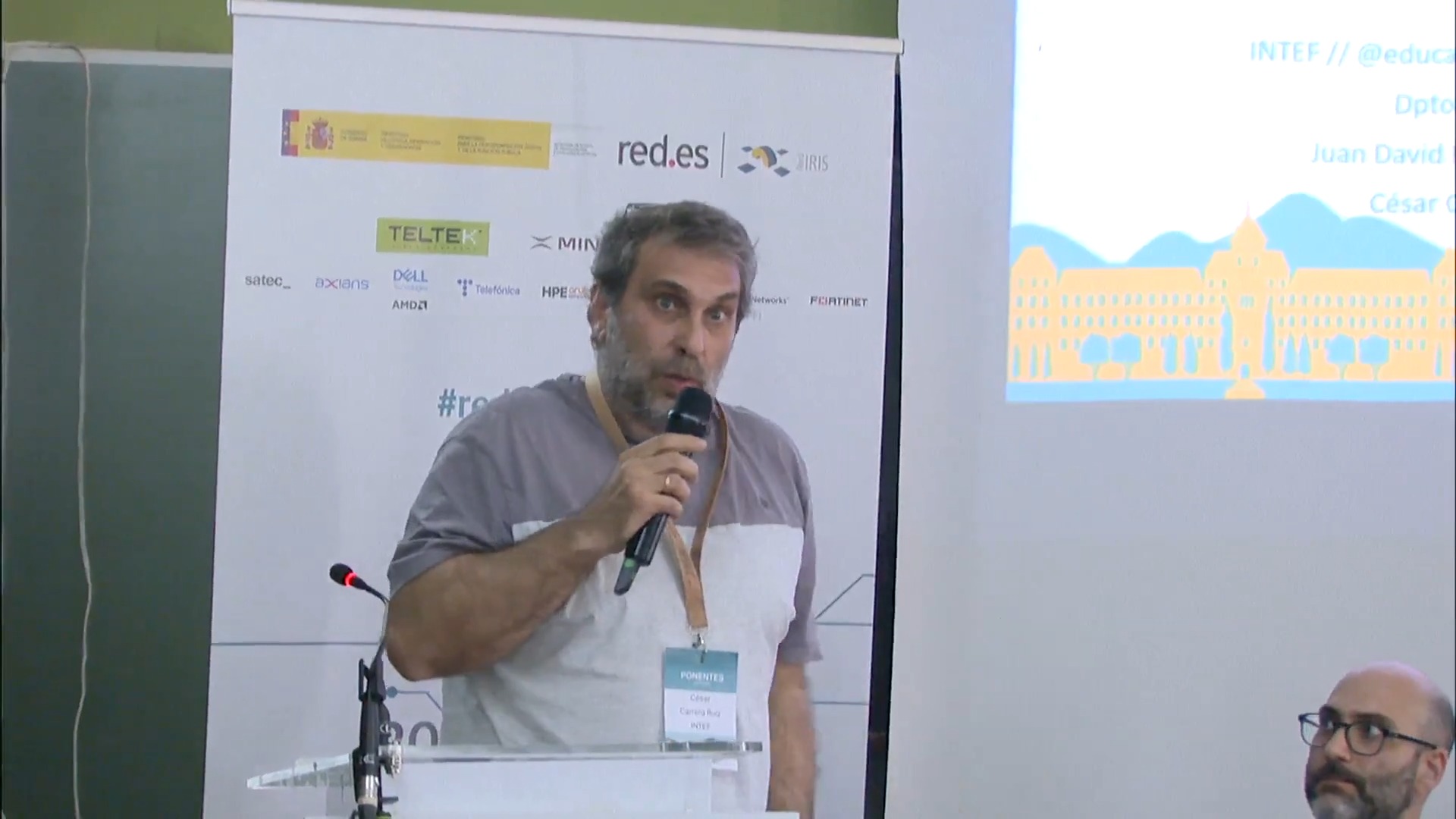 Un sistema integral de código abierto para el control de espacios restringidos: apertura y cierre controlado y automatizado de puertas de un edificio